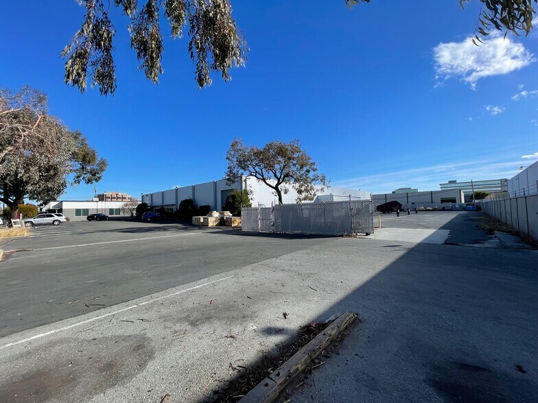 More Photos Of 865 Hinckley Rd, Burlingame Warehouse For Lease