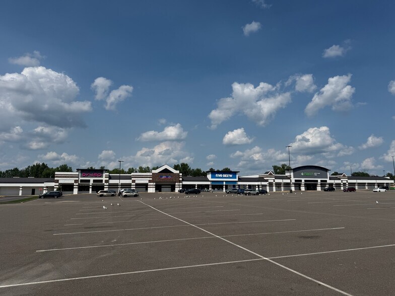 More Photos Of 1715-1749 Beam Ave, Maplewood Unknown For Lease