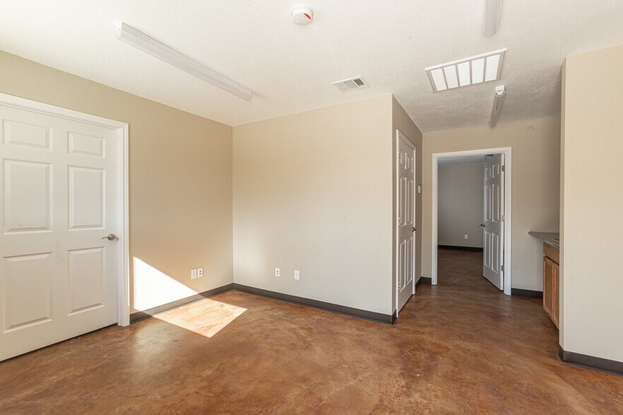 More Photos Of 12903 State Highway 30, College Station Warehouse For Lease