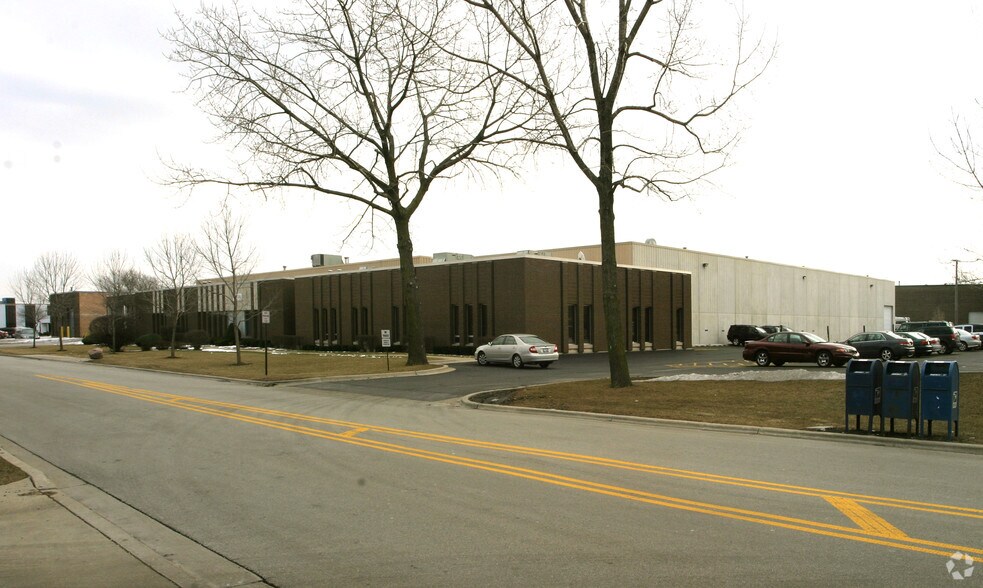More Photos Of 301 Holbrook Dr, Wheeling Warehouse For Lease