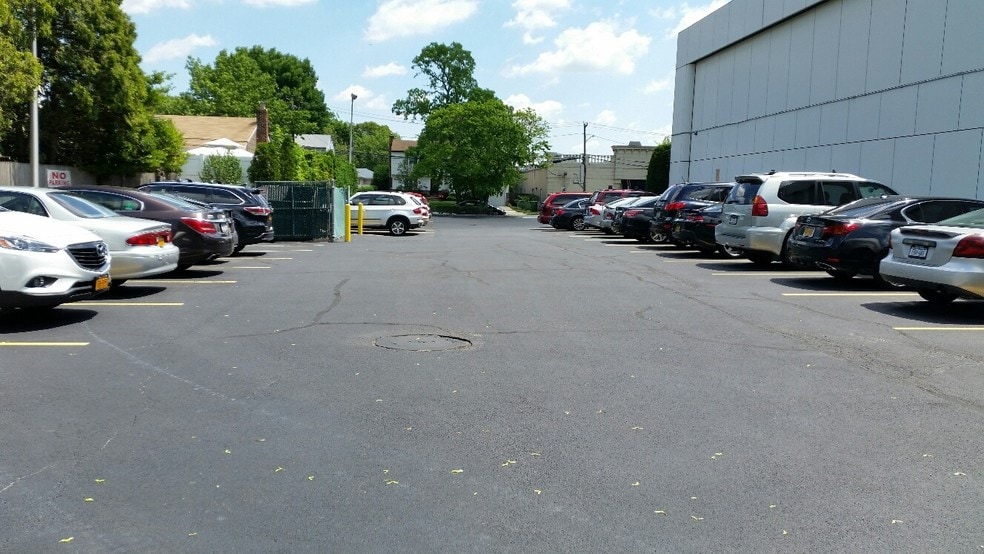 More Photos Of 2201-2211 Merrick Rd, Merrick Office Residential For Lease