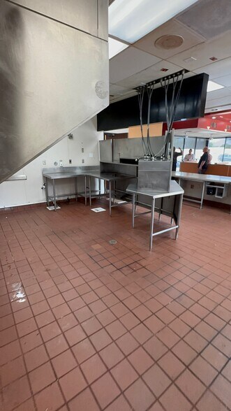 More Photos Of 3702 SW Military Dr, San Antonio Fast Food For Lease