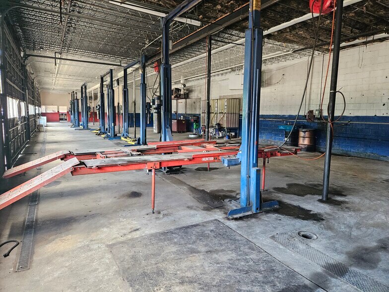 More Photos Of 8080 E Mississippi Ave, Denver Auto Repair For Lease