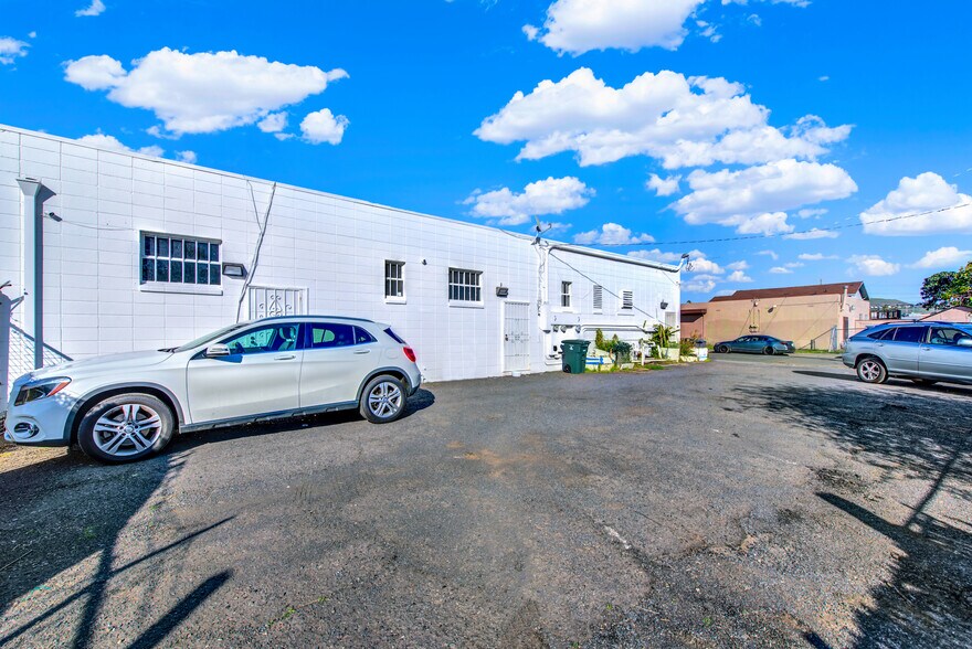 More Photos Of 1727-1731 Springs Rd, Vallejo Freestanding For Sale