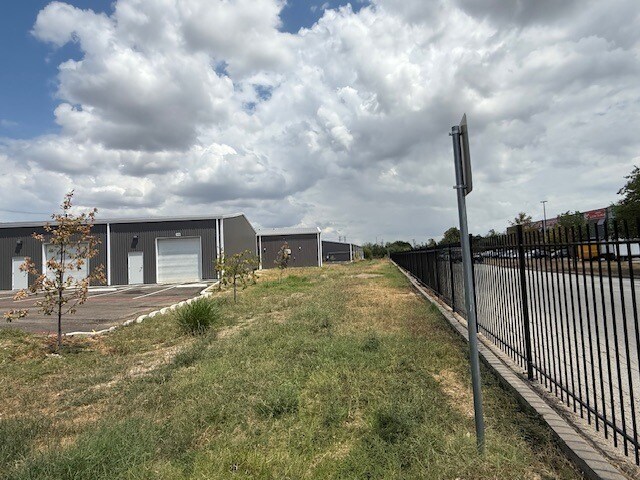 More Photos Of 9326 SE Loop 410, San Antonio Flex For Sale