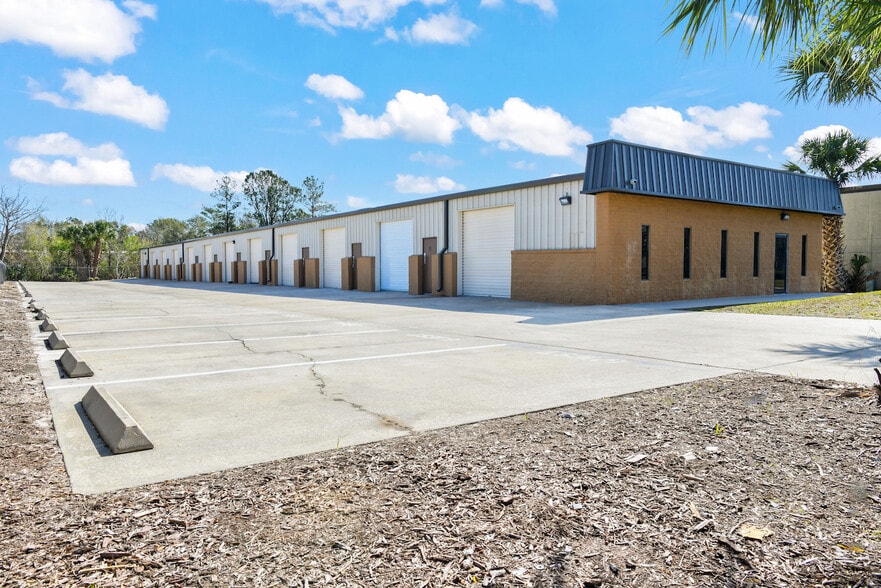 More Photos Of 5449 Benchmark Ln, Sanford Warehouse For Lease