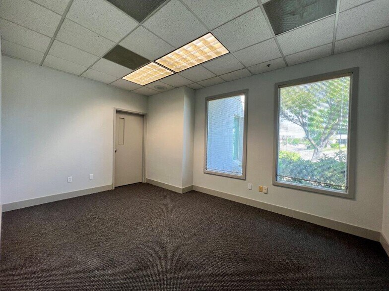 More Photos Of 415 Knollcrest Dr, Redding Office For Sale