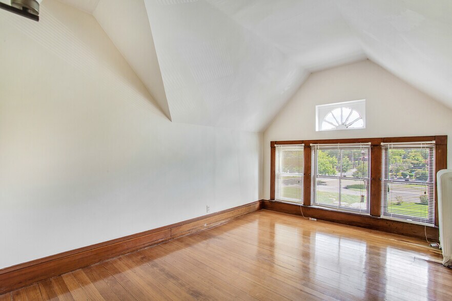 More Photos Of 270 Maple St, Springfield Hospitality For Sale