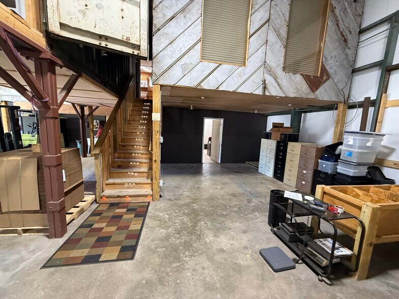 More Photos Of 25 Burley Dr, Hartsville Warehouse For Lease