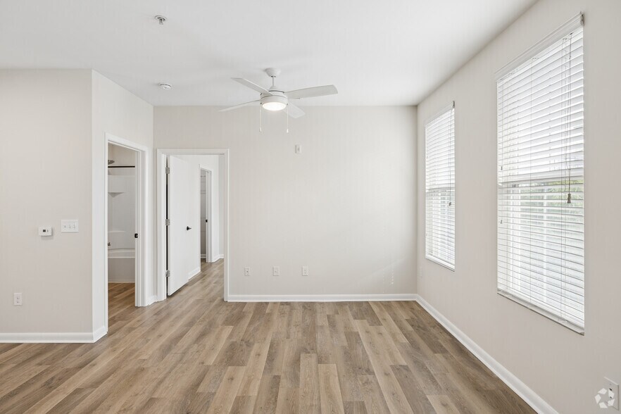 More Photos Of 725-735 Coleman Blvd, Mount Pleasant Apartments For Lease