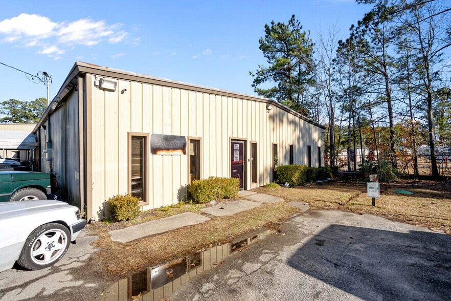 More Photos Of 4704 N College Rd, Castle Hayne Warehouse For Lease