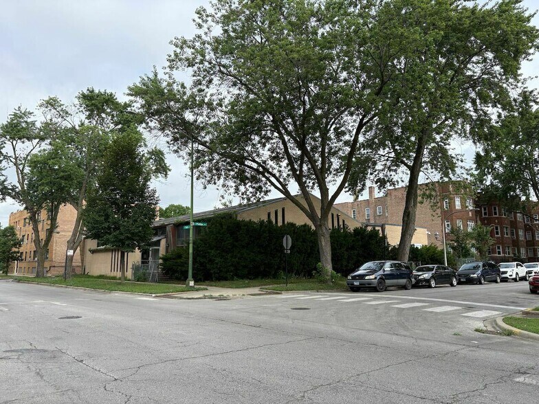Primary Photo Of 7550 S Phillips Ave, Chicago Schools For Sale