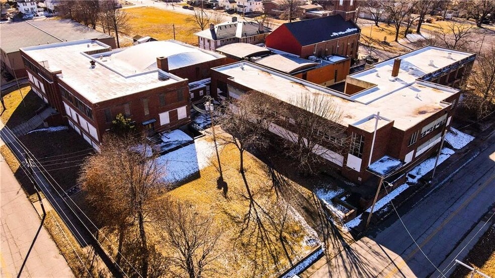 More Photos Of 622 N Main St, Independence Schools For Sale