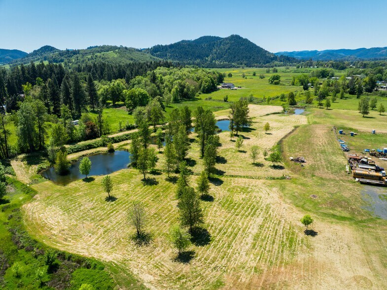 More Photos Of 215 Lawson Ln, Tenmile Warehouse For Sale