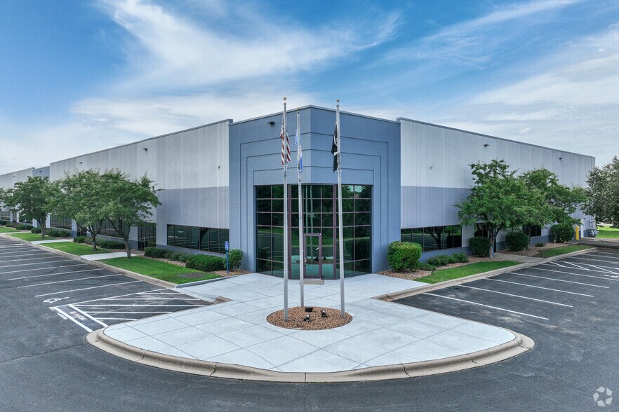 More Photos Of 935 Blue Gentian Rd, Eagan Unknown For Lease