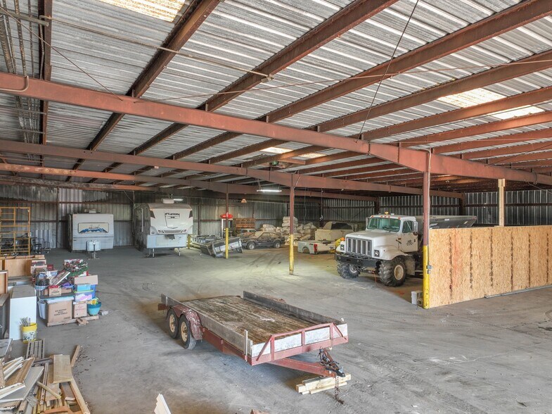More Photos Of 102 S Main St, Mountain Grove Warehouse For Lease