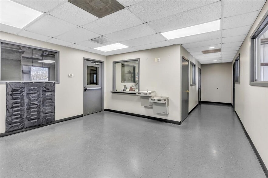 More Photos Of 4610 Center St, Deer Park Light Distribution For Sale