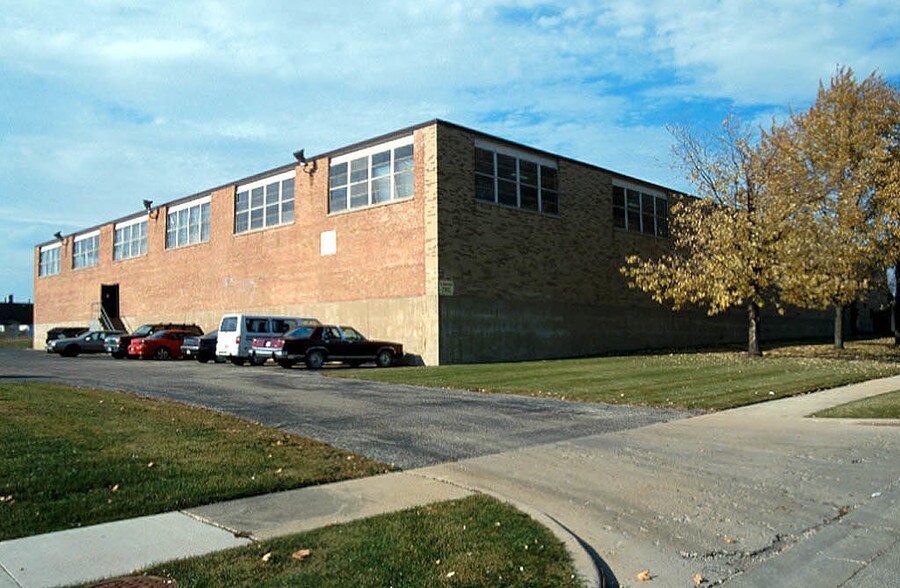 More Photos Of 3655 Illinois Ave, Saint Charles Manufacturing For Sale