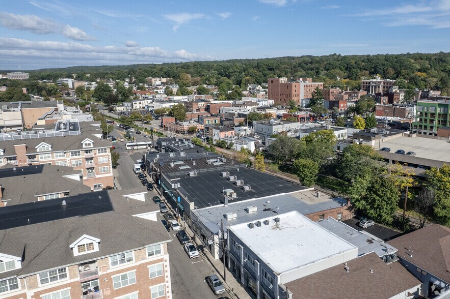 More Photos Of 25 S Van Brunt St, Englewood Storefront For Lease
