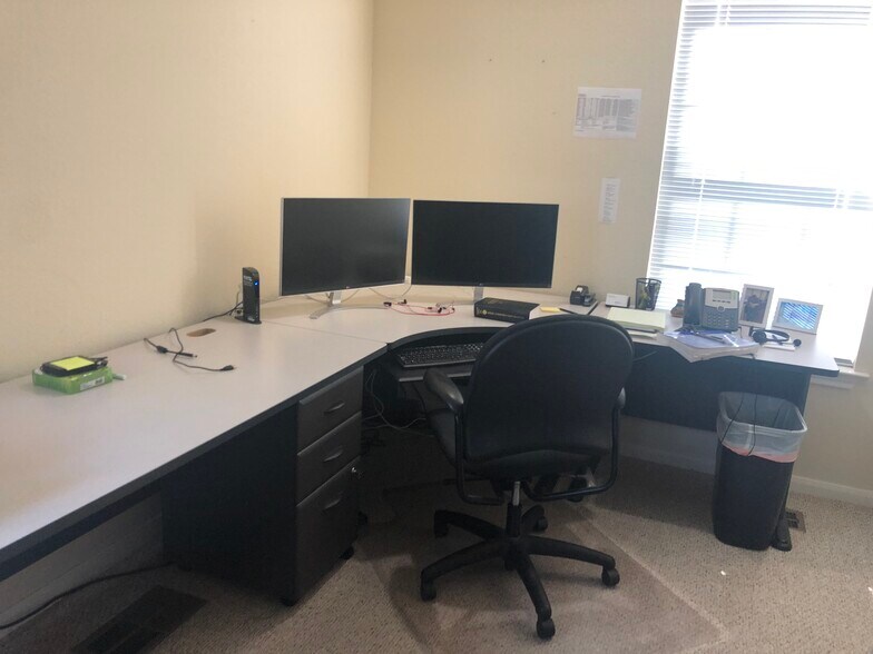 More Photos Of 4225 E Highway 290, Dripping Springs Office For Sale