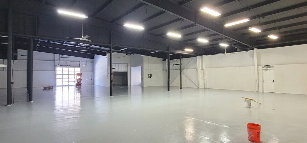 More Photos Of 5 Heritage Park, Clinton Manufacturing For Lease