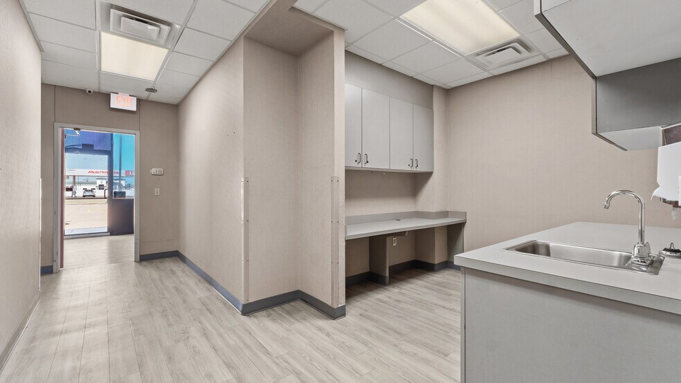 More Photos Of 900 James Bowie Dr, New Boston General Retail For Lease