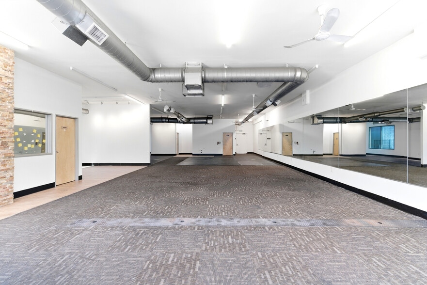 More Photos Of 215 S Citrus Ave, Covina Storefront For Lease