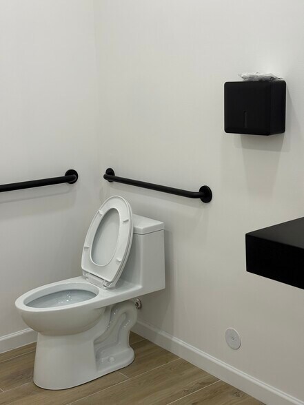 More Photos Of 1545 N Park Dr, Weston Office For Lease