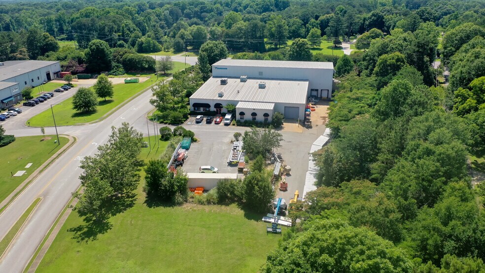 More Photos Of 1132 W Veterans Blvd, Auburn Manufacturing For Sale