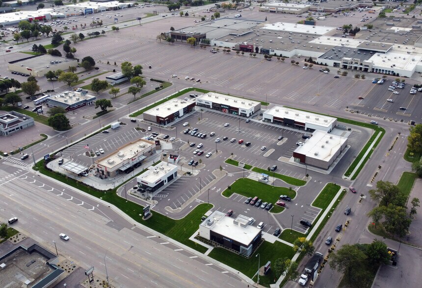 More Photos Of 4005 W 41st St, Sioux Falls General Retail For Sale