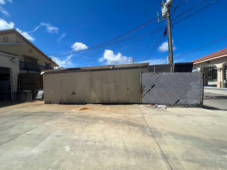 More Photos Of 264 Bahama St, Venice Office For Lease