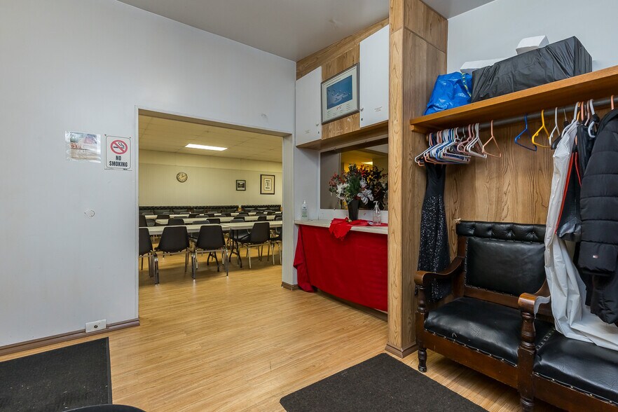 More Photos Of 33860 Pine st, Abbotsford Flex For Sale