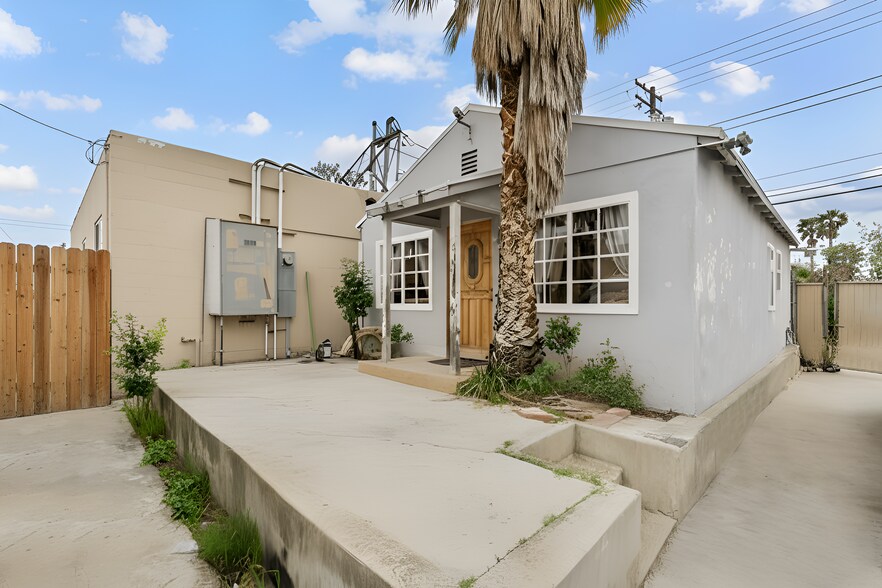 More Photos Of 4204 W Burbank Blvd, Burbank General Retail For Sale