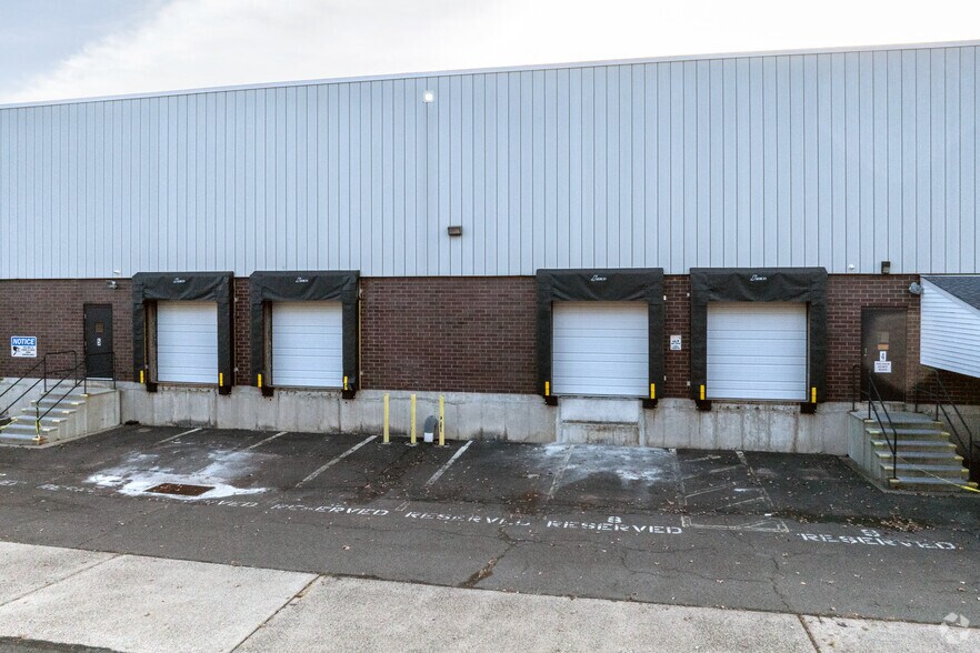 More Photos Of 150 Rittenhouse Cir, Bristol Warehouse For Lease