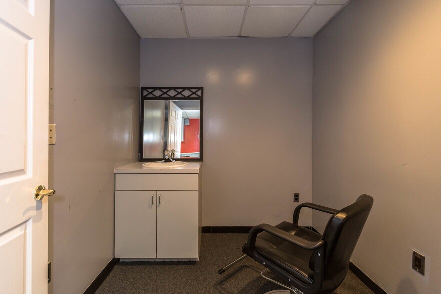 More Photos Of 8227 Georgia Ave, Silver Spring Storefront Retail Office For Lease