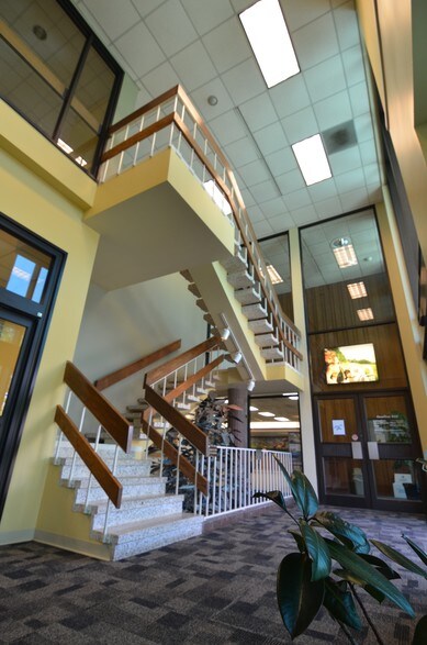 More Photos Of 228 6th Ave E, Hendersonville Bank For Lease