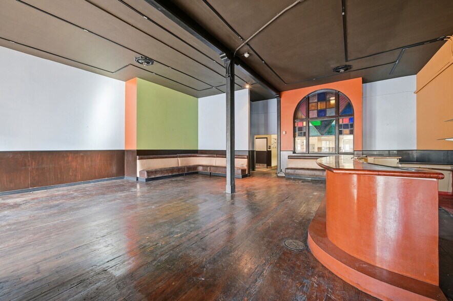 More Photos Of 1037 Valencia St, San Francisco General Retail For Lease