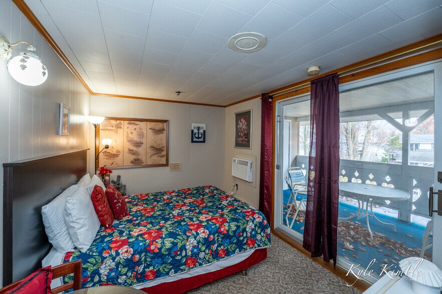 More Photos Of 104 W Houghton Lake Dr, Prudenville Hotel For Sale