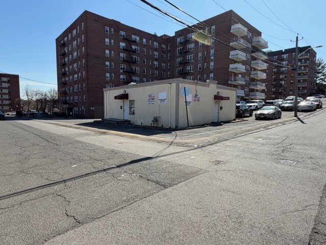 Primary Photo Of 54 Yonkers Ave, Yonkers Office For Lease
