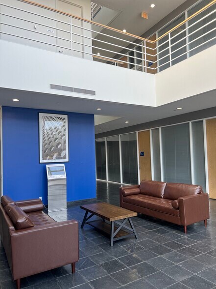 More Photos Of 11301 Fallbrook Dr, Houston Office For Lease