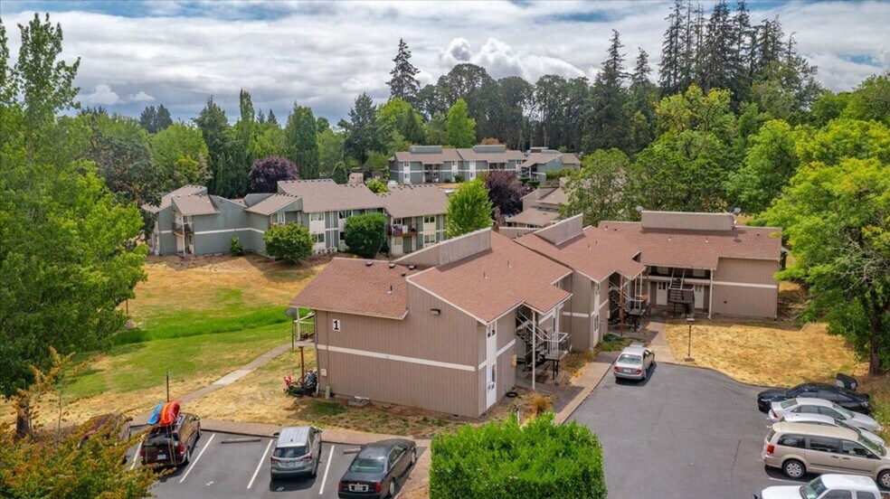 More Photos Of 2048 NE Highway 99W, McMinnville Apartments For Sale