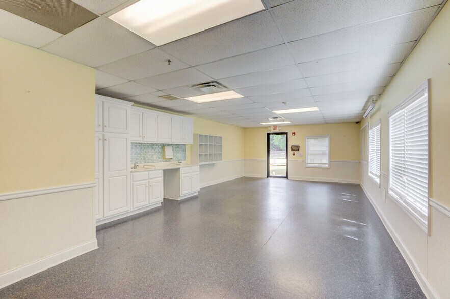 More Photos Of 495 Harbins Rd, Dacula Daycare Center For Sale