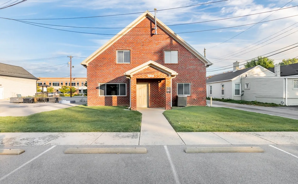 More Photos Of 618 E Court Ave, Jeffersonville Office For Lease