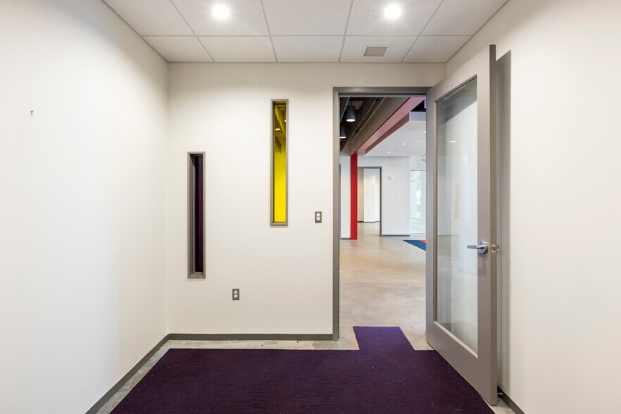 More Photos Of 640 Magazine St, New Orleans Hospitality For Lease