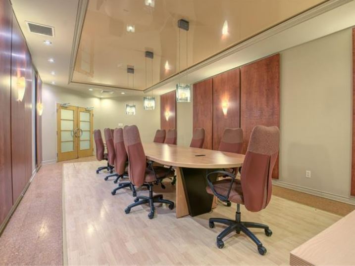 More Photos Of 6630 Av Papineau, Montréal Office For Sale