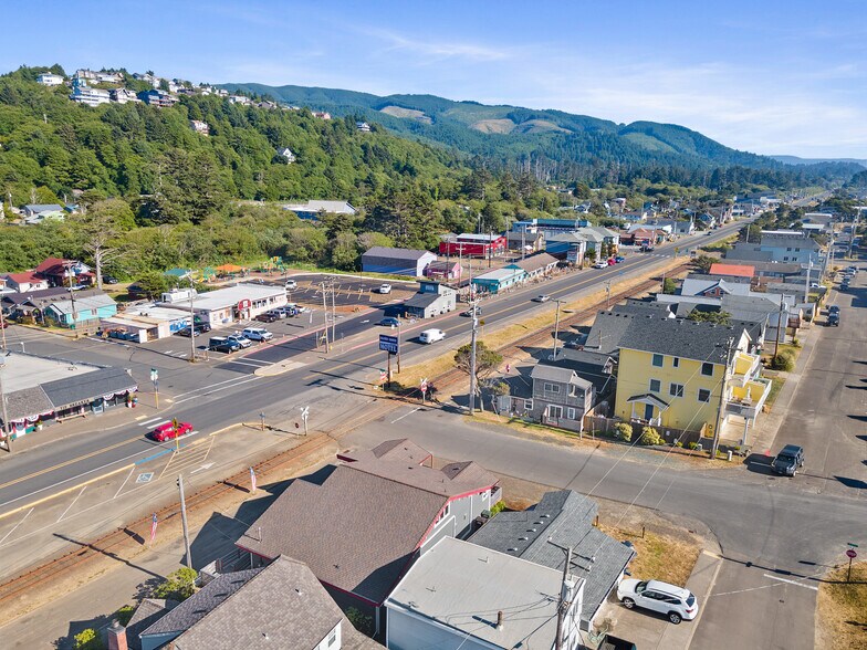 More Photos Of 165 S Miller St, Rockaway Beach Flex For Sale