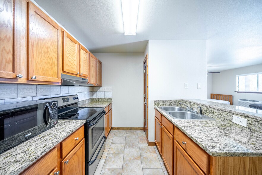 More Photos Of 1609 N Hill St, Three Rivers Apartments For Sale