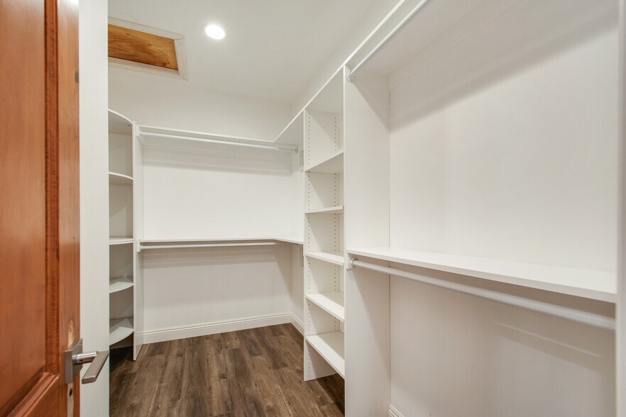 More Photos Of 9696 Antelope Rd, Beverly Hills Specialty For Lease