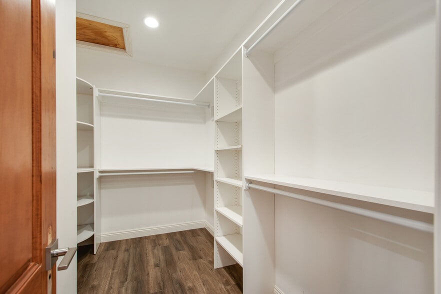 More Photos Of 9696 Antelope Rd, Beverly Hills Specialty For Sale