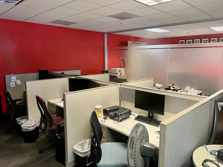 More Photos Of 1600 Rosecrans Ave, Manhattan Beach Office For Lease